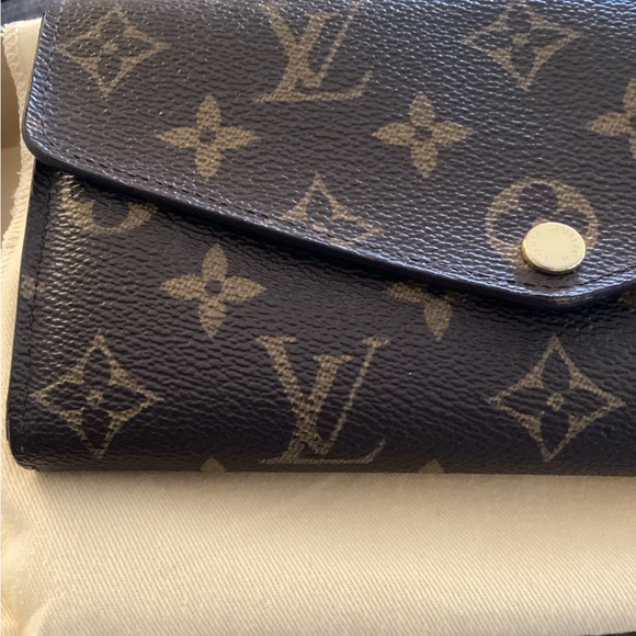 Louis Vuitton Sarah Wallet - Picture 10 of 16